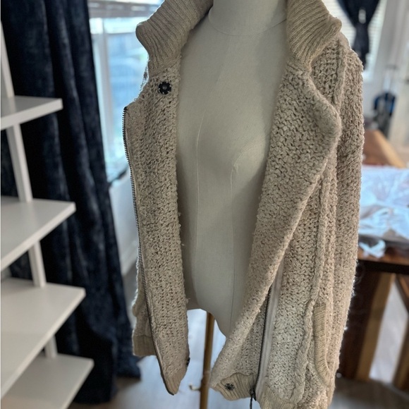 Cream Textured Zip-Up Sweater‎ - Picture 9 of 10